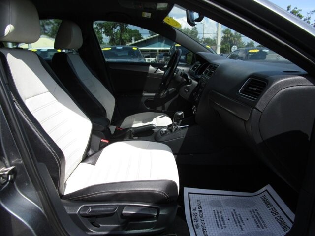 2016 Volkswagen Jetta in Tampa, FL 33604-6914 - 2231432 7