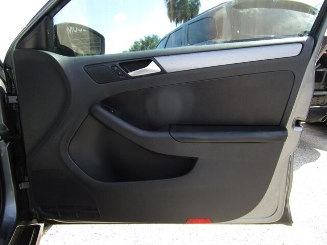 2016 Volkswagen Jetta in Tampa, FL 33604-6914 - 2231432 16