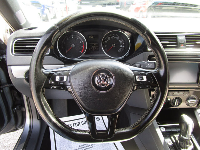 2016 Volkswagen Jetta in Tampa, FL 33604-6914 - 2231432 4