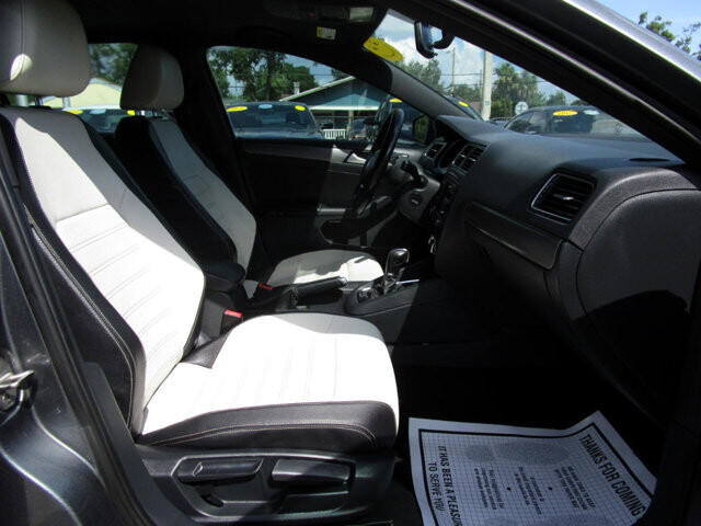 2016 Volkswagen Jetta in Tampa, FL 33604-6914 - 2231432 7