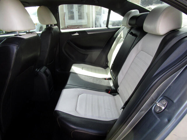 2016 Volkswagen Jetta in Tampa, FL 33604-6914 - 2231432 10