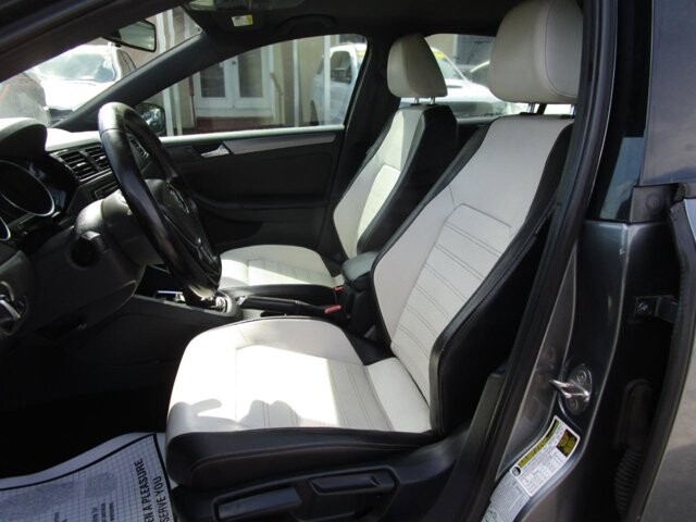 2016 Volkswagen Jetta in Tampa, FL 33604-6914 - 2231432 8