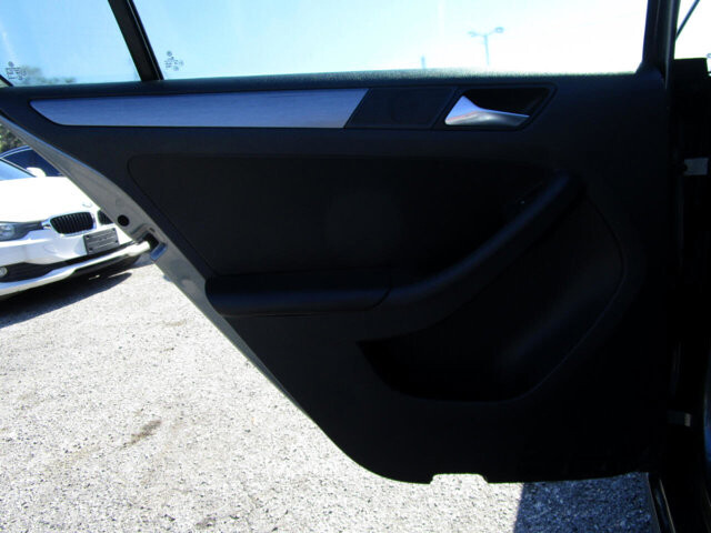 2016 Volkswagen Jetta in Tampa, FL 33604-6914 - 2231432 47