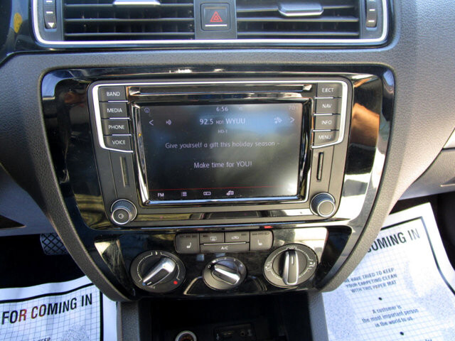 2016 Volkswagen Jetta in Tampa, FL 33604-6914 - 2231432 34