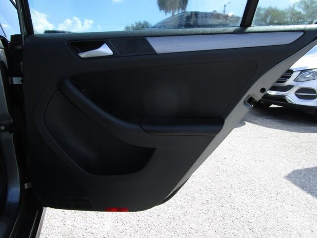 2016 Volkswagen Jetta in Tampa, FL 33604-6914 - 2231432 18