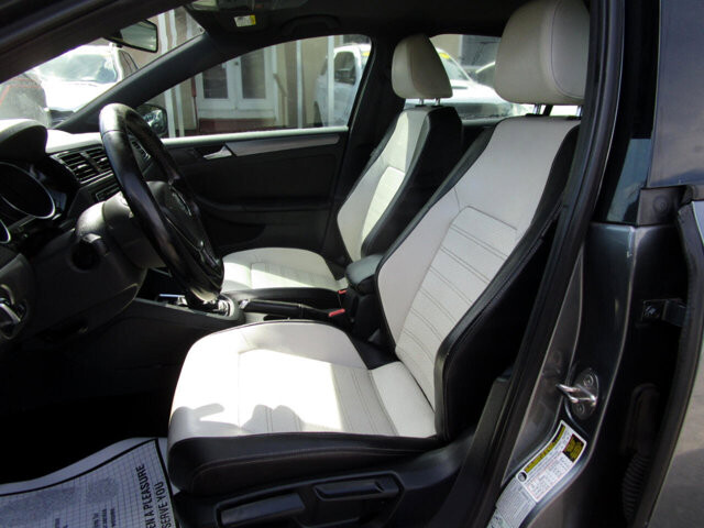 2016 Volkswagen Jetta in Tampa, FL 33604-6914 - 2231432 8