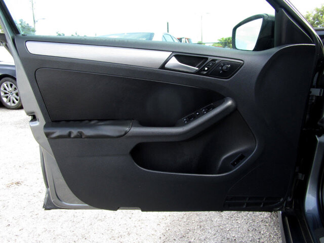 2016 Volkswagen Jetta in Tampa, FL 33604-6914 - 2231432 15