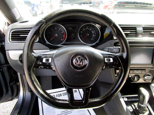 2016 Volkswagen Jetta in Tampa, FL 33604-6914 - 2231432 4
