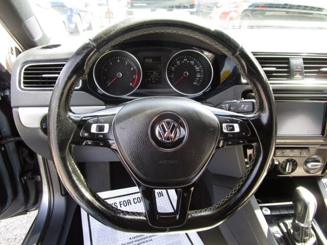 2016 Volkswagen Jetta in Tampa, FL 33604-6914 - 2231432 4