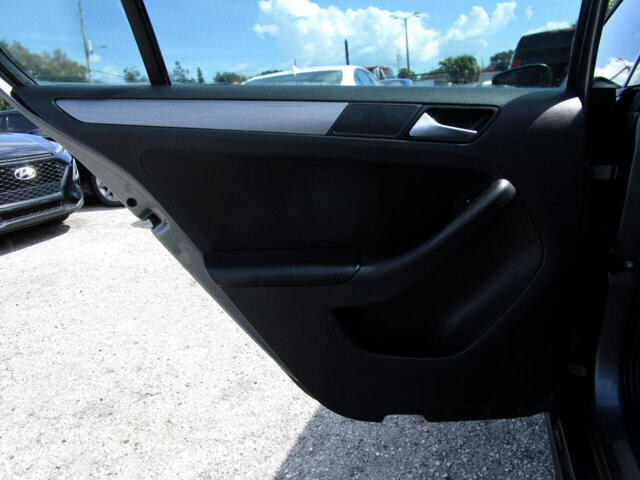 2016 Volkswagen Jetta in Tampa, FL 33604-6914 - 2231432 17