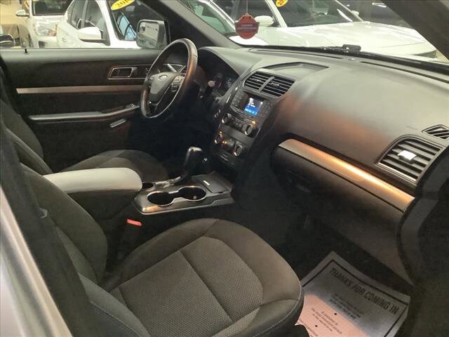 2019 Ford Explorer in Chicago, IL 60659 - 2233237 23