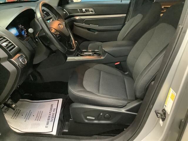 2019 Ford Explorer in Chicago, IL 60659 - 2233237 10