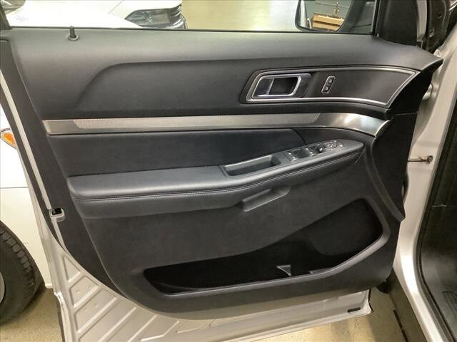 2019 Ford Explorer in Chicago, IL 60659 - 2233237 9