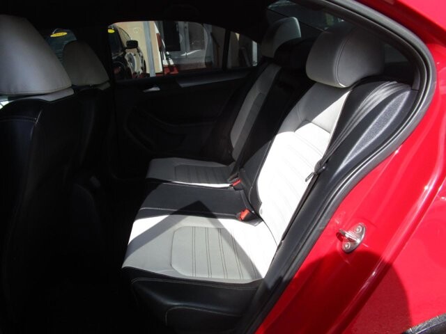 2016 Volkswagen Jetta in Tampa, FL 33604-6914 - 2234124 10