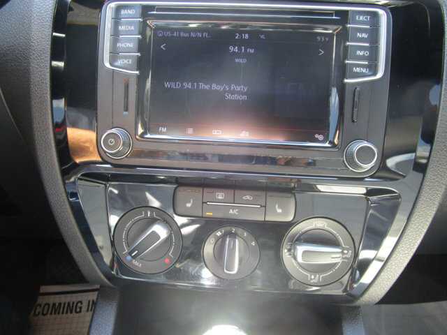 2016 Volkswagen Jetta in Tampa, FL 33604-6914 - 2234124 35