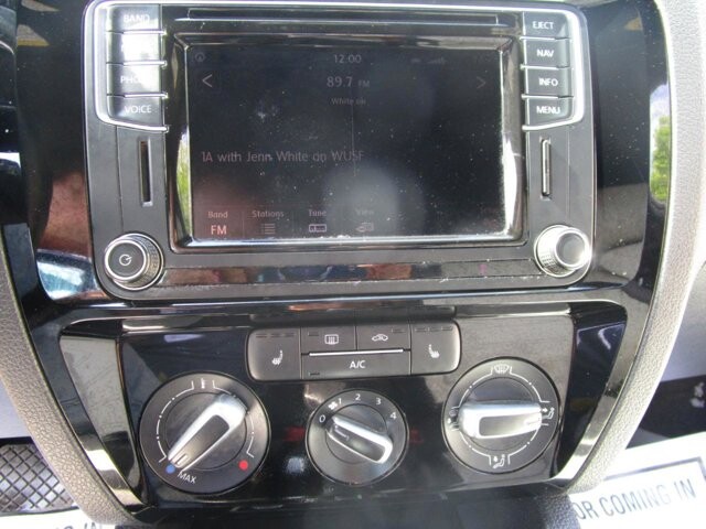 2016 Volkswagen Jetta in Tampa, FL 33604-6914 - 2234124 5