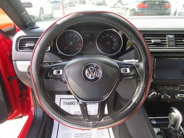 2016 Volkswagen Jetta in Tampa, FL 33604-6914 - 2234124 4