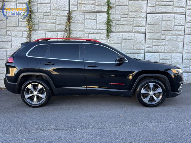 2019 Jeep Cherokee in Decatur, GA 30032 - 2238121 8