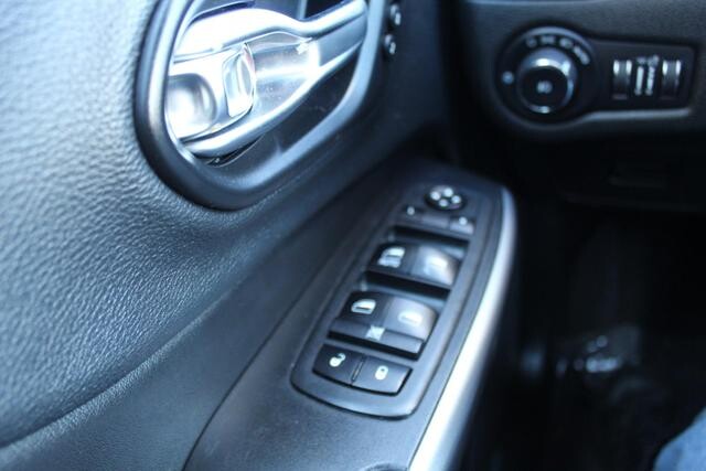 2019 Jeep Cherokee in Decatur, GA 30032 - 2238121 143