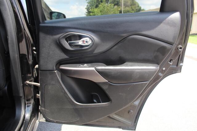 2019 Jeep Cherokee in Decatur, GA 30032 - 2238121 117