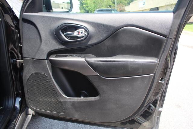 2019 Jeep Cherokee in Decatur, GA 30032 - 2238121 115