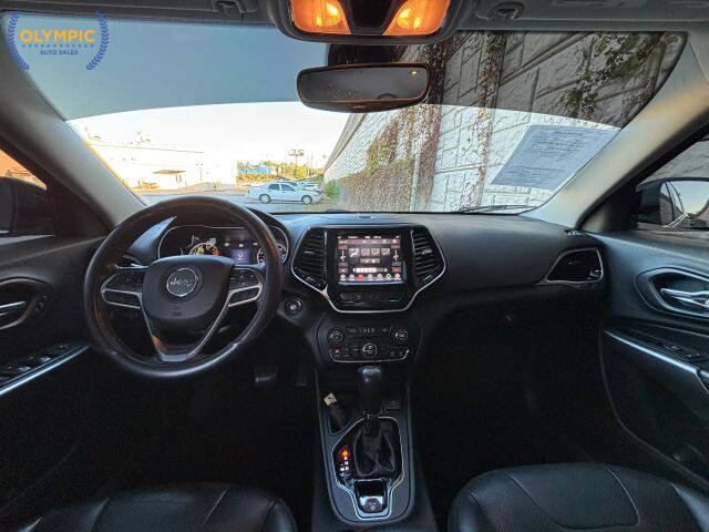 2019 Jeep Cherokee in Decatur, GA 30032 - 2238121 18