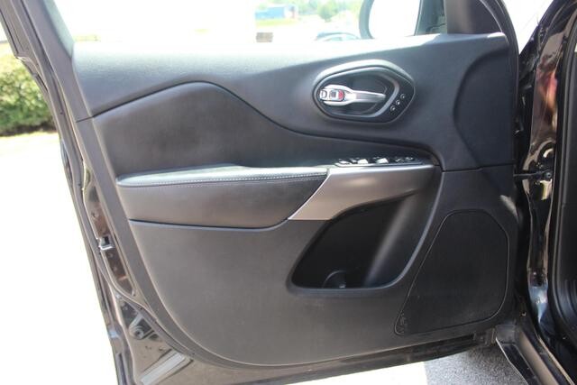 2019 Jeep Cherokee in Decatur, GA 30032 - 2238121 114