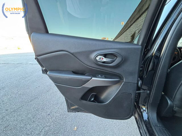 2019 Jeep Cherokee in Decatur, GA 30032 - 2238121 43