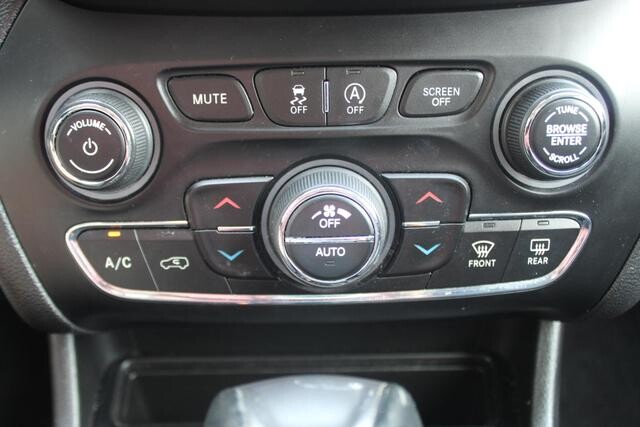 2019 Jeep Cherokee in Decatur, GA 30032 - 2238121 105