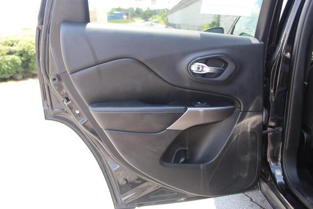 2019 Jeep Cherokee in Decatur, GA 30032 - 2238121 116