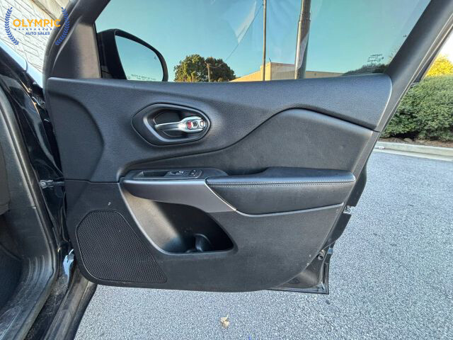 2019 Jeep Cherokee in Decatur, GA 30032 - 2238121 42