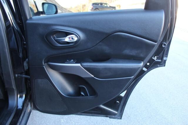 2019 Jeep Cherokee in Decatur, GA 30032 - 2238121 154