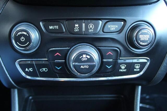 2019 Jeep Cherokee in Decatur, GA 30032 - 2238121 140