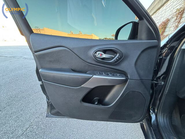 2019 Jeep Cherokee in Decatur, GA 30032 - 2238121 41