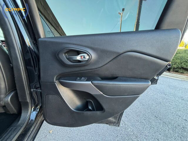 2019 Jeep Cherokee in Decatur, GA 30032 - 2238121 44