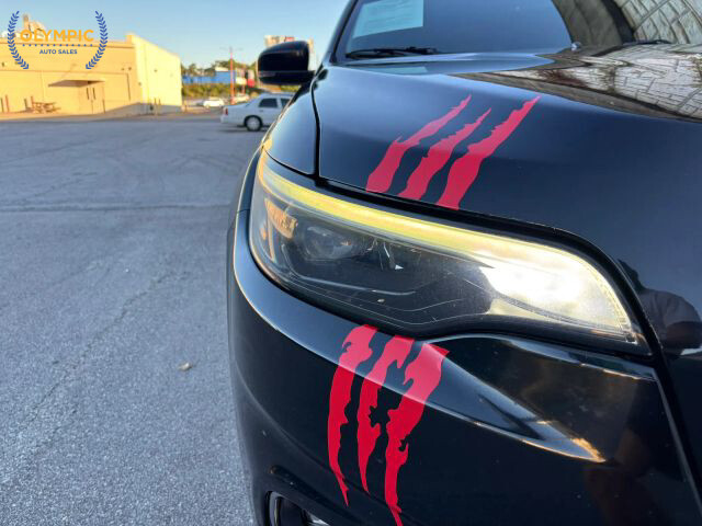 2019 Jeep Cherokee in Decatur, GA 30032 - 2238121 15