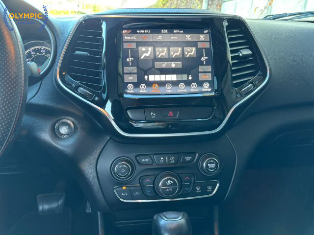 2019 Jeep Cherokee in Decatur, GA 30032 - 2238121 27