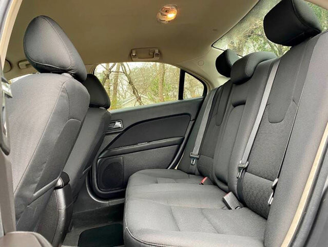 2012 Ford Fusion in Commerce, GA 30529 - 2238608 17