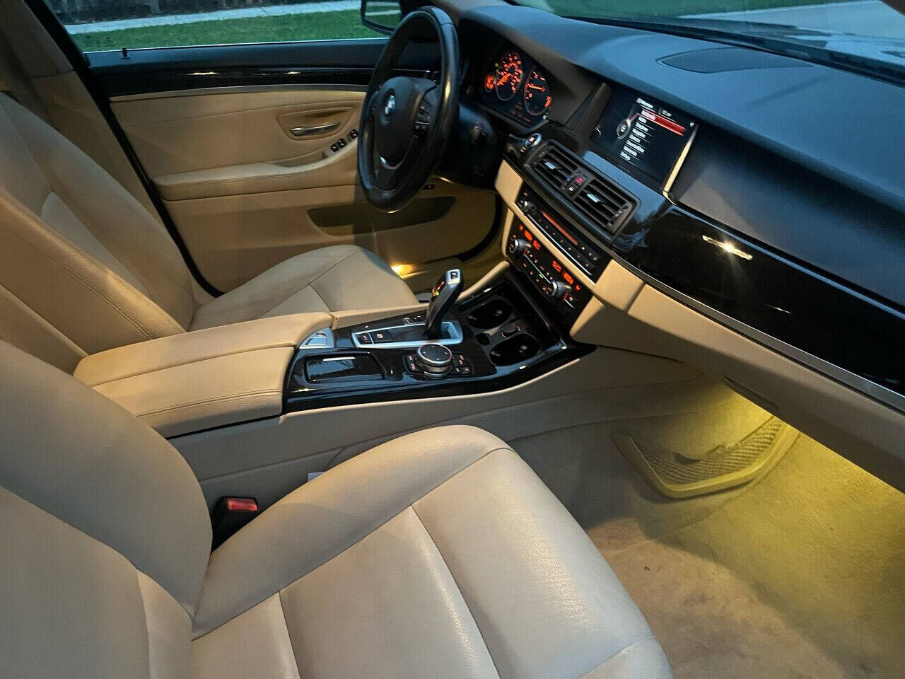 2015 BMW 528i in Hollywood, FL 33023-1906 - 2239483 12