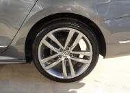 2017 Volkswagen Passat in Pasadena, TX 77504 - 2279784 41