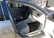 2017 Volkswagen Passat in Pasadena, TX 77504 - 2279784 14