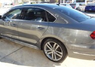 2017 Volkswagen Passat in Pasadena, TX 77504 - 2279784 33