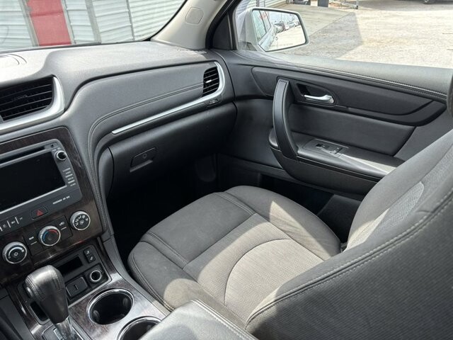 2017 Chevrolet Traverse in Hudson, FL 34669 - 2286778 14