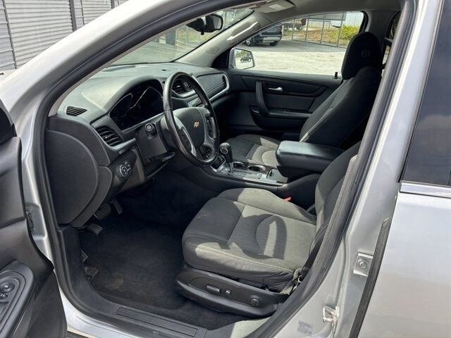 2017 Chevrolet Traverse in Hudson, FL 34669 - 2286778 9