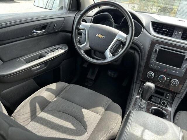 2017 Chevrolet Traverse in Hudson, FL 34669 - 2286778 12