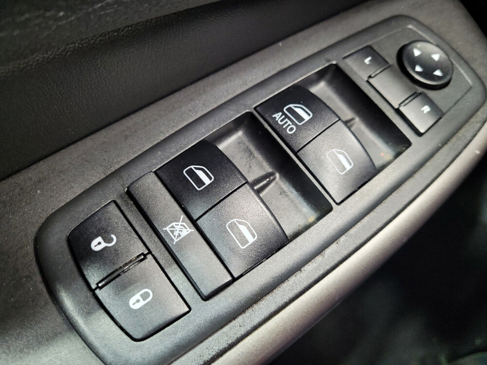 2019 Jeep Cherokee in Salem, VA 24153 - 2298418 60