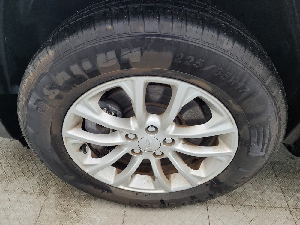 2019 Jeep Cherokee in Salem, VA 24153 - 2298418 31