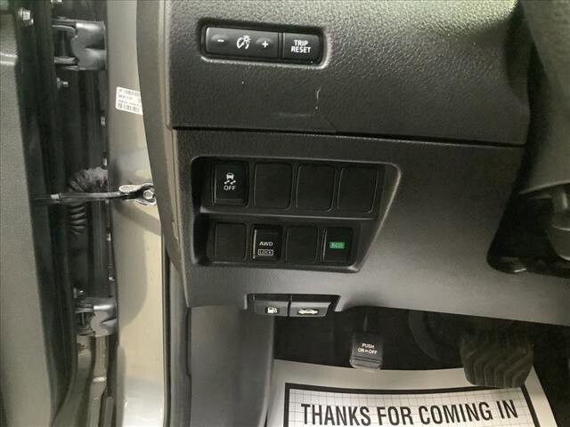 2018 Nissan Rogue Sport in Chicago, IL 60659 - 2298863 11