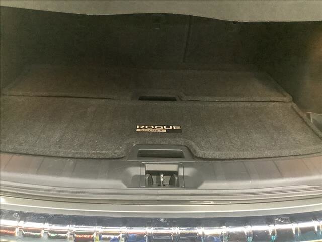 2018 Nissan Rogue Sport in Chicago, IL 60659 - 2298863 18