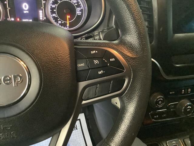 2019 Jeep Cherokee in Chicago, IL 60659 - 2299857 13